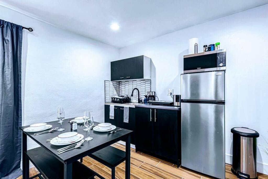 Phoenix Retreat - 1 Bedroom King Suite With 2 Smart Tvs - 10 Min From Airp - Unit B Dış mekan fotoğraf