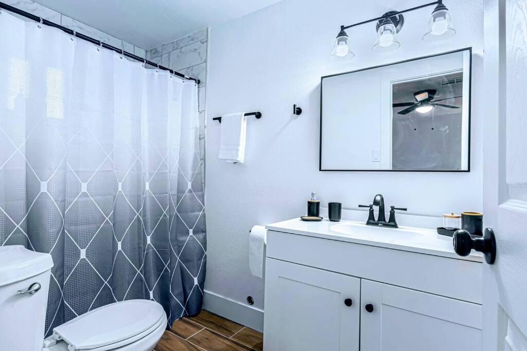 Phoenix Retreat - 1 Bedroom King Suite With 2 Smart Tvs - 10 Min From Airp - Unit B Dış mekan fotoğraf