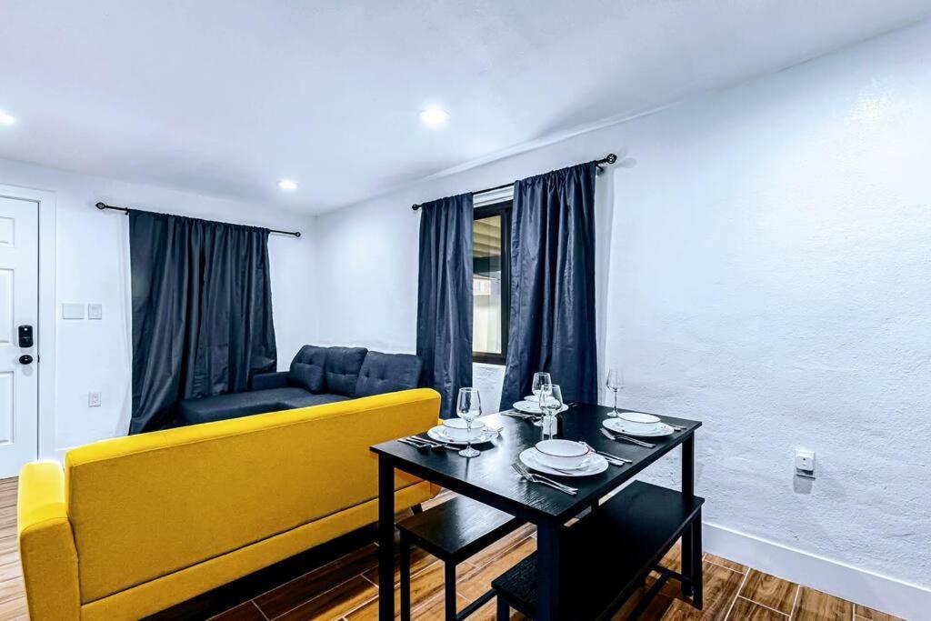Phoenix Retreat - 1 Bedroom King Suite With 2 Smart Tvs - 10 Min From Airp - Unit B Dış mekan fotoğraf